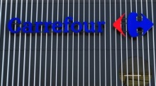 Das Logo von Carrefour ist am Eingang des Carrefour-Supermarktes in Nizza zu sehen. Foto: epa/Sebastien Nogier
