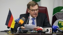 Bundesaußenminister Johann Wadephul spricht bei einem Treffen mit seiner nigerianischen Amtskollegin Bianca Odumegwu-Ojukwu in Abuja. Foto: EPA/Afolabi Sotunde