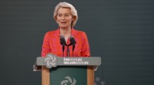 Die Präsidentin der Europäischen Kommission Ursula von der Leyen hält eine Pressekonferenz. Foto: epa/Francois Lenoir