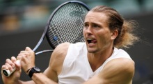 Alexander Zverev trainiert mit Félix Auger-Aliassime auf Court 1 in Wimbledon vor Beginn des Grand-Slam-Turniers. Foto: EPA/Tolga Akmen