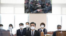 Verteidigungsminister Suh Wook (C) nimmt an einer Plenarsitzung des Verteidigungsausschusses der Nationalversammlung in Seoul teil. Foto: epa/Yonhap Pool