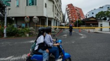 Tägliches Leben in der taiwanesischen Stadt Hualien nach dem Erdbeben. Foto: epa/Daniel Ceng