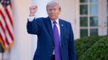 US-Präsident Donald Trump spricht beim Dinner für Polizeivertreter im Rosengarten des Weißen Hauses. Foto: EPA/Aaron Schwartz/pool