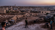 Blick auf das Lager von Al Kamouneh, in denen die Vertriebenen in der Gouvernement Idlib untergebracht sind. Foto: Anas Alkharboutli/dpa