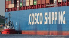 Container-Schiff in Hamburg. Foto: epa/Focke Strangmann
