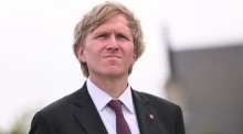 US-Vizeverteidigungsminister Elbridge Colby nimmt an der internationalen Gedenkfeier zum 82. Jahrestag der alliierten Landung in der Normandie teil. Foto: EPA/Lou Benoist/pool