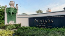 Der markante Eingangsbereich des traditionsreichen Centara Grand Beach Resort & Villas im Herzen der Küstenstadt Hua Hin. Foto: Rüegsegger