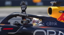 Formel-1-Weltmeisterschaft, Grand Prix von Kanada, Rennen: Max Verstappen aus den Niederlanden vom Team Red Bull winkt nach seinem Sieg. Foto: Graham Hughes