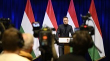 Außenminister Péter Szijjártó spricht nach einer Kabinettssitzung bei einer Pressekonferenz in Budapest. Foto: EPA/Boglarka Bodnar