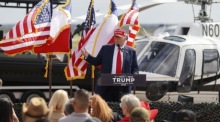 Ex-US-Präsident Donald Trump spricht auf dem South Texas International Airport in Edinburg. Foto: epa/Adam Davis