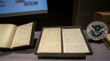 Rosenberg-Tagebuch an US-Holocaust-Museum übergeben. Foto: epa/Jim Lo Scalzo