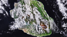 Satellitenbild zeigt glühende Lavaströme des Vulkans Piton de la Fournaise auf La Réunion, aufgenommen vom Erdbeobachtungsprogramm Copernicus. Foto: dpa/Esa