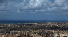 Schwere Schäden an Wohnhäusern zeigen sich nach israelischen Luftangriffen in Beiruts Süden. Die Lage vor Ort bleibt gefährlich. Foto: EPA/Wael Hamzeh