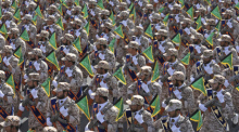 Die paramilitärischen Truppen der iranischen Revolutionsgarde marschieren während einer Militärparade zum Gedenken an den Jahrestag des Beginns des irakisch-iranischen Krieges 1980-88. Foto: Vahid Salemi