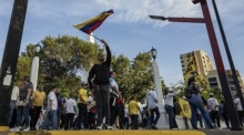 Demonstranten in Maracaibo fordern die Freilassung politischer Gefangener und des Oppositionellen Juan Pablo Guanipa. Foto: epa/Henry Chirinos
