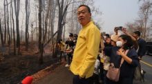Premierminister Thaweesin bei der Untersuchung eines Waldbrands in Phayao, verursacht durch eine weggeworfene Zigarette, unterstreicht die Notwendigkeit der Prävention. Foto: Khaosod