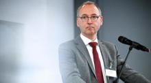 Der Vorsitzende des Vorstands des deutschen Pharmaunternehmens Bayer AG, Werner Baumann. Foto: epa/Sascha Steinbach