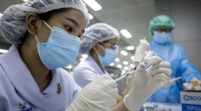 In Vorbereitung auf Songkran sollen sich alle Krankenhäuser und Gesundheitseinrichtungen Thailands auf einen möglichen Anstieg der Covid-19-Erkrankten vorbereiten, so eine Anweisung des Gesundheitsministeriums. Foto: epa/Diego Azubel