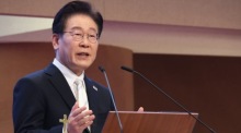 Südkoreas Präsident Lee Jae-myung spricht beim Ostergottesdienst in Seoul vor Gläubigen in der Yoido Full Gospel Church. Foto: EPA/Yonhap