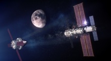 Die Illustration zeigt die Raumstation «Gateway» (r) mit «Orion» auf dem Weg. Foto: Alberto Bertolin/Nasa/dpa