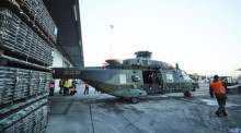 Deutsche Bundeswehr transportiert Hubschrauber nach Mali. Foto: epa/Carsten Koall