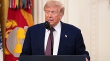 Donald Trump spricht während einer Zeremonie zur Verleihung der Medal of Honor im Weißen Haus in Washington. Foto: epa/Aaron Schwartz/cnp/pool