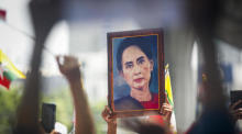 Eine große Abbildung von Myanmars Demokratie-Ikone Aung San Suu Kyi. Foto: epa/Diego Azubel