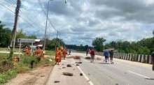 Ein Pick-up erfasste im Nordosten Thailands eine buddhistische Mönchsprozession. Bei dem schweren Unfall kamen acht Mönche ums Leben, 13 weitere wurden verletzt. Bild: JS100 Radio