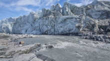 Die Kalbungsfront des Russell-Gletschers, Kangerlussuaq. In den Höhenlagen des grönländischen Eisschilds war das erste Jahrzehnt des 21. Jahrhunderts das wärmste seit 1000 Jahren. Foto: Sepp Kipfstuhl/Alfred-wegener-institut, Helmhol/dpa