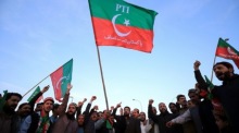 Die Anhänger der PTI-Partei von Imran Khan protestieren gegen angebliche Wahlfälschungen bei den Parlamentswahlen. Foto: epa/Arshad Arbab