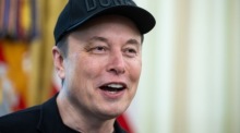 Donald Trump und Elon Musk bei einer Pressekonferenz im Oval Office des Weißen Hauses in Washington. Foto: EPA/Francis Chung/pool