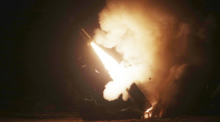 akete des Army Tactical Missile Systems (ATACMS) während einer gemeinsamen Militärübung zwischen den USA und Südkorea an einem ungenannten Ort in Südkorea abgefeuert. Foto: Uncredited/South Korea Defense Ministry