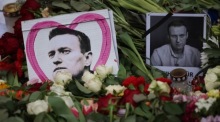 Nach dem Tod von Alexej Nawalny: Kundgebung vor der russischen Botschaft in Berlin. Foto: epa/Clemens Bilan