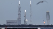 Die Rakete New Glenn steht nach einem abgebrochenen Startversuch auf der Cape Canaveral Space Force Station in Florida. Foto: EPA/Cristobal Herrera-ulashkevich