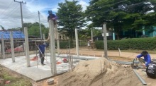 Hier entsteht die neue Garage mit direktem Anschluss zur betonierten Straße. Fotos: hf
