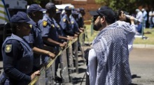 Der ANC Südafrikas führte einen Marsch zur israelischen Botschaft in Pretoria an. Foto: epa/Kim Ludbrook