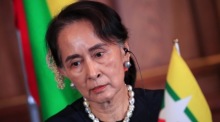 Aung San Suu Kyi wurde laut Militärjunta aus dem Gefängnis in den Hausarrest verlegt – hier bei einem früheren Auftritt in Tokio. Foto: epa/Franck Robichon