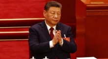 Xi Jinping applaudiert beim Abschluss des Nationalen Volkskongresses in Peking, Chinas wichtigstem politischen Jahrestreffen. Foto: epa/Jessica Lee