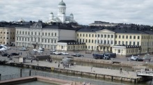 Eine allgemeine Ansicht des Präsidentenpalastes (R) in Helsinki Finnland. Foto: epa/Mauri Ratilainen