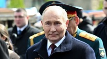 Präsident Wladimir Putin verlässt das Land nach einer Militärparade am Tag des Sieges. Foto: epa/Sergey Bobylev