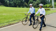 Das Bild des indonesischen Präsidentenpalastes zeigt Indonesiens Präsident Joko Widodo (R) und Australiens Premierminister Anthony Albanese (L). Foto: epa/Laily Rachev/indonesischer PrÄsident
