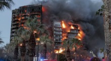 Feuer in Wohnblocks in Valencia fordert vier Tote und 19 Vermisste. Foto: epa/Manuel Bruque