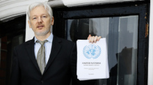 Julian Assange, Wikileaks-Gründer, spricht auf dem Balkon der ecuadorianischen Botschaft. Foto: Kirsty Wigglesworth