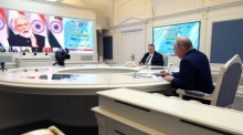 Der russische Präsident Wladimir Putin nimmt per Videokonferenz am außerordentlichen G-20-Gipfel teil. Foto: epa/Mikhael Klimentyev / Sputnik / Kremlin Pool
