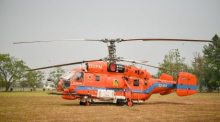 Ein Hubschrauber der Katastrophenschutzbehörde wird zur Unterstützung der Waldbrandbekämpfung in der nördlichen Provinz Chiang Mai eingesetzt. Bild: Department of Disaster Prevention and Mitigation (DDPM)