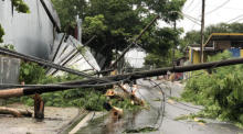 Heruntergefallene Strommasten nach dem Durchzug des Hurrikans Fiona durch das Viertel Colo in Carolina, einer Gemeinde in der Nähe von San Juan, Puerto Rico. Foto: epa/Jorge Muniz