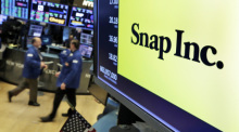 Das Logo von Snap Inc. ist auf eiem Monitor auf der New York Stock Exchange zu sehen. Foto: Richard Drew