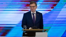 Der deutsche Außenminister Johann Wadephul spricht bei einer Pressekonferenz in Peking. Foto: EPA/Jessica Lee