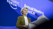 EU-Kommissionspräsidentin Ursula von der Leyen spricht beim World Economic Forum 2026 in Davos über Dialog und Zusammenarbeit. Foto: epa/Gian Ehrenzeller