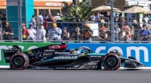 Mercedes-Fahrer Lewis Hamilton aus Großbritannien in Aktion während des Qualifikationsrennens für den Großen Preis von Miami in Miami Gardens. Foto: epa/Cristobal Herrera-ulashkevich
